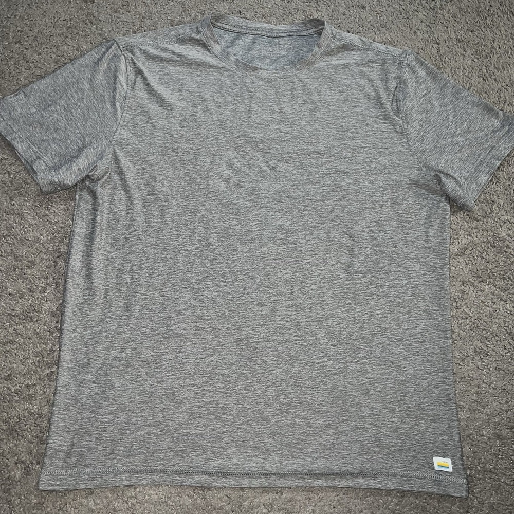 Vuori Strato Tech Tee Mens Sz Large Heather Gray V126 Performance Shirt